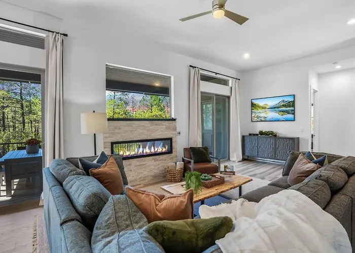Holiday home Hot Tub Lodge | Game Room + Pines | Near Downtown Prescott