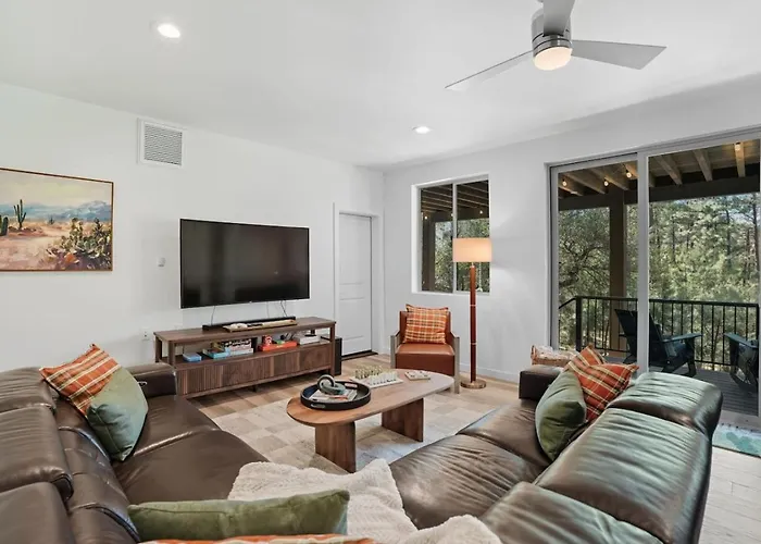 Holiday home Hot Tub Lodge | Game Room + Pines | Near Downtown