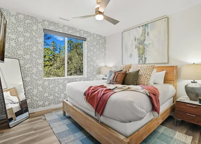 Holiday home Hot Tub Lodge | Game Room + Pines | Near Downtown